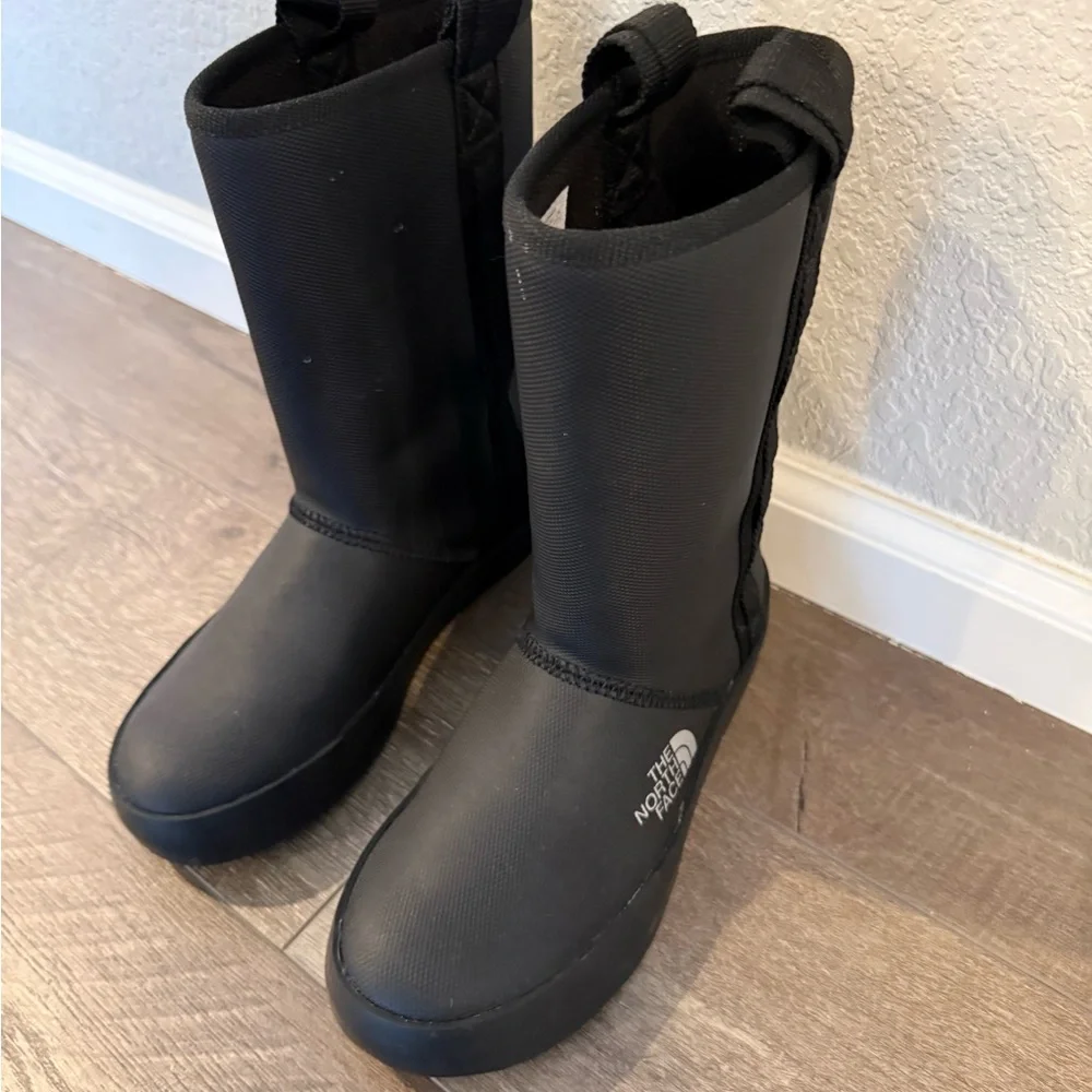The North Face Waterproof Winter Boots - Picture 2 of 5